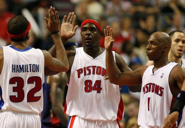 训练师“嘲讽”诺维茨基：你现在跑步都需要用日历来计时（训练师调侃诺维茨基：你跑步慢到得用日历计时）