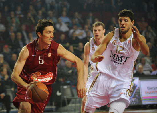 全场集锦：2026男排欧冠 正赛小组赛E组 意大利奇维塔诺瓦3-0法国蒙彼利埃（2026男排欧冠正赛小组赛E组集锦：意大利奇维塔诺瓦3-0战胜法国蒙彼利埃）