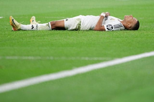 ESPN：今夏举债引援，曼联净债务首次突破10亿美元（ESPN：曼联为夏窗引援举债，净债务首次超过10亿美元）