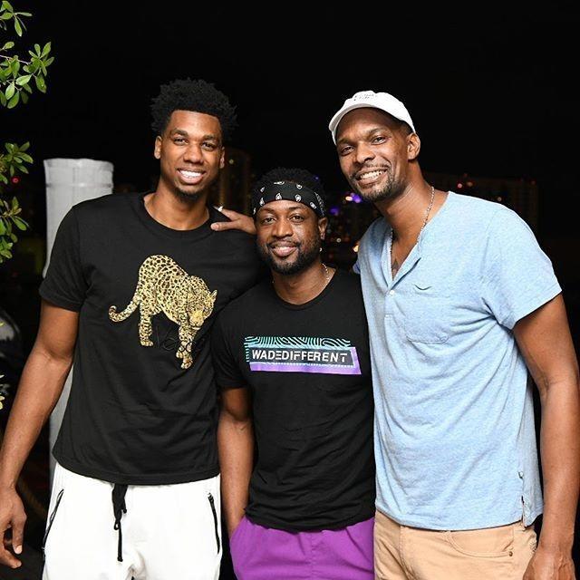 湖人詹姆斯关键时刻命中绝杀（詹姆斯压哨绝杀，湖人取胜）