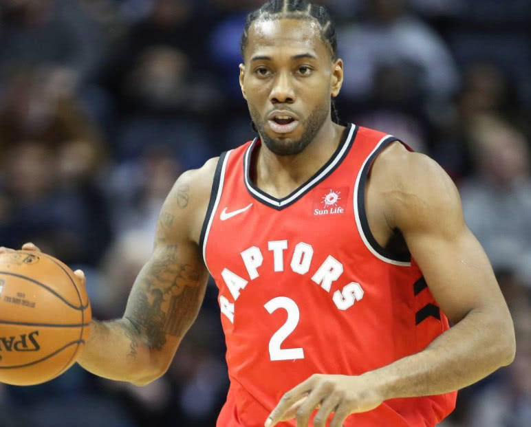 76人双星组合渐入佳境（76人双核默契渐成）