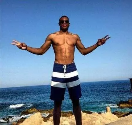 基恩怒批谢什科：当他面对机会时，我们真的相信他会进球吗？（基恩质疑谢什科：关键机会当前，我们真能信他会破门吗？）