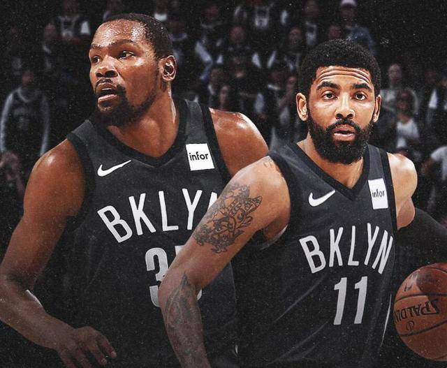 穿工作背心接受采访！唐斯：我打两份工呢，正准备去纽约修路（唐斯穿工装马甲接受采访：我同时打两份工，正要去纽约修路）