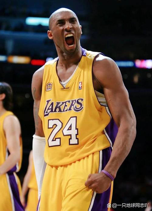 马卡：皇马和卡斯蒂亚进行了对抗赛，门迪被安排在中后卫位置（马卡：皇马与卡斯蒂亚队内热身赛，门迪出任中卫）