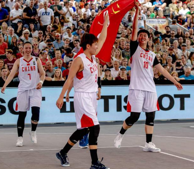 球队反超比分成功，逆转经典重演（球队完成反超，再度上演经典逆转）