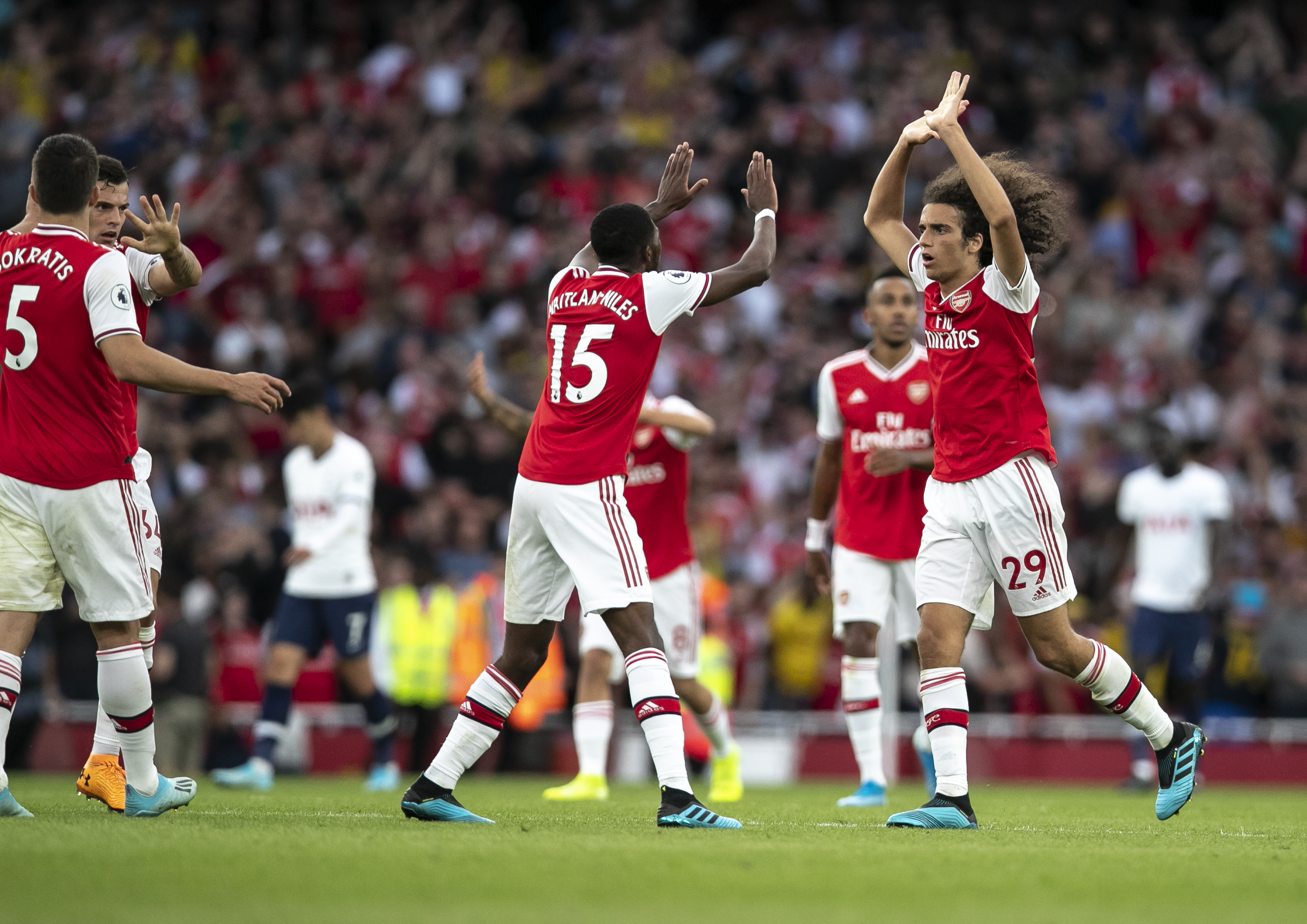 皇马客战奥林匹亚科斯：姆巴佩、维尼修斯首发，贝林厄姆替补（皇马客场挑战奥林匹亚科斯：姆巴佩、维尼修斯先发，贝林厄姆暂列替补）