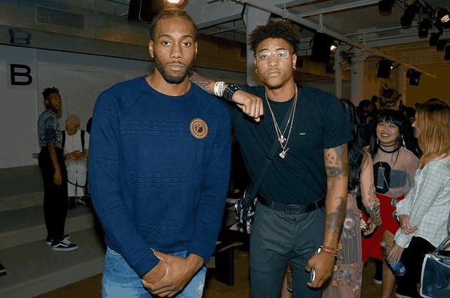 动作过大！约翰逊突破被段睿骐直接拽翻在地 后者违体（对抗过猛！约翰逊突破遭段睿骐拉拽摔倒，判罚违体犯规）