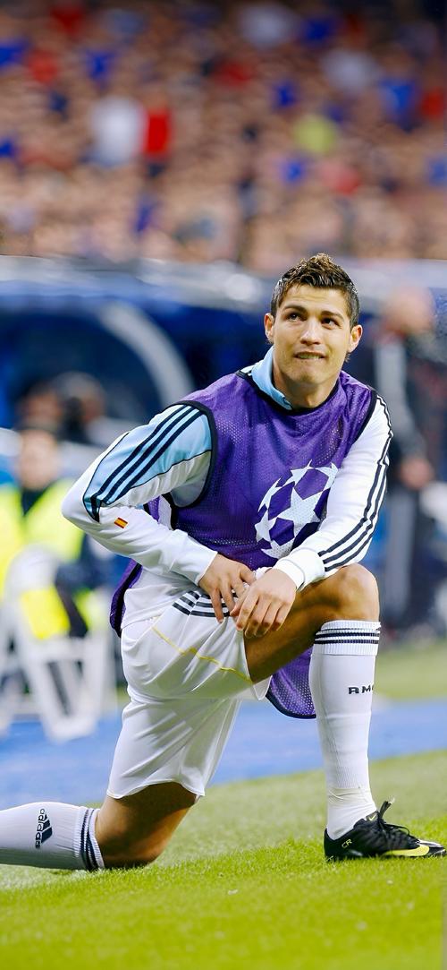 镜报：因凡蒂诺承诺，将对足球相关网暴采取严格行动（镜报：因凡蒂诺誓言严厉打击足坛网络暴力）