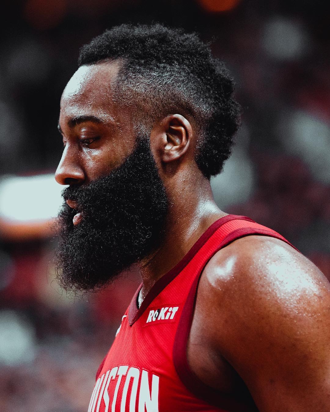 鹈鹕官方确认：赫伯特·琼斯崴脚伤退不会回归（鹈鹕官宣：赫伯特·琼斯因脚踝扭伤提前退场，本场比赛不再出战）