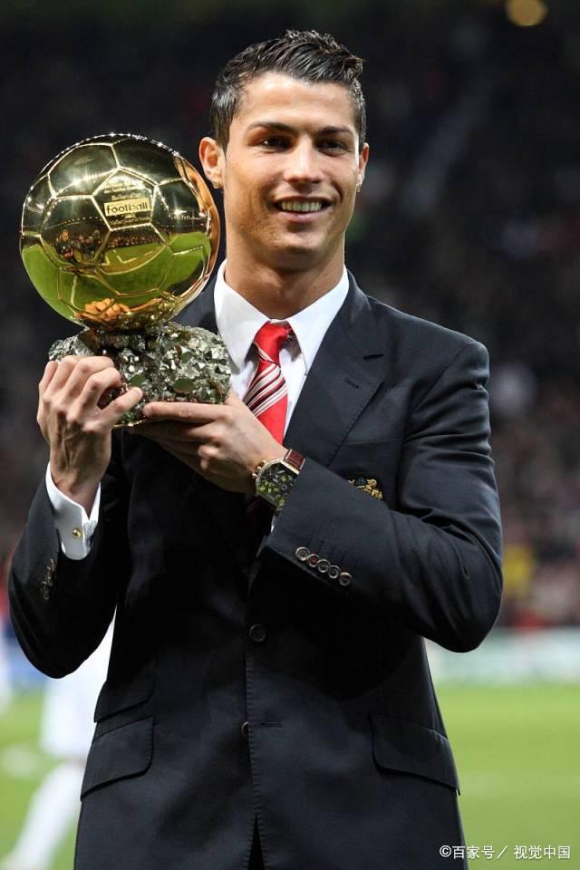 立竿见影，凯恩替补出场30分钟个人戴帽拜仁打进4球（凯恩替补登场仅半小时戴帽，拜仁火力全开轰入四球）