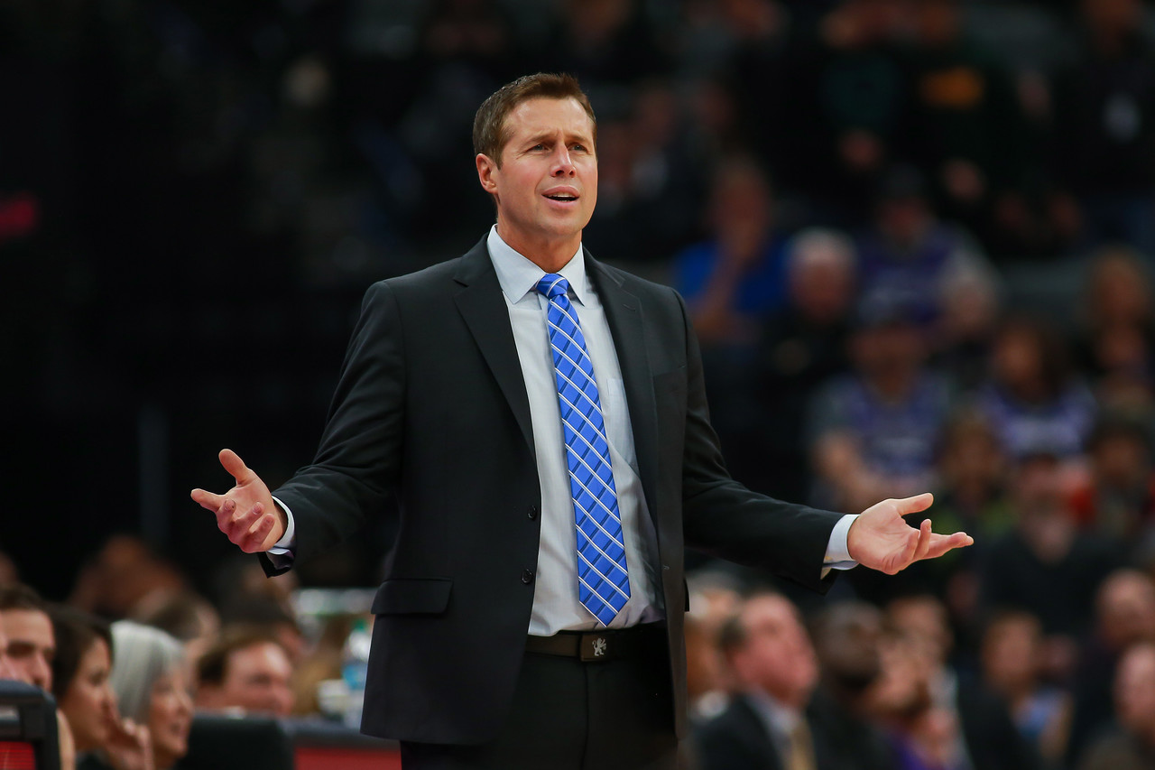 篮球湖人球员关键比赛中发挥稳定（湖人球员在关键比赛中表现稳健）