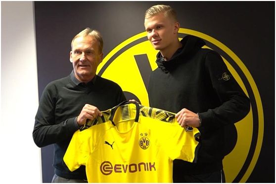 如何评价？CBA杯多人因地板贴纸滑倒引争议：希望引起重视（CBA杯地板贴纸致多名球员滑倒引发争议 呼吁重视场地安全）