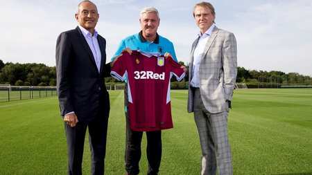 图片报：勒沃库森遭遇多次意外事件，到达曼市时已延误数小时（图片报：勒沃库森旅途波折不断，抵达曼市延误数小时）