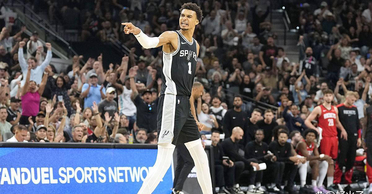 米体：斯帕莱蒂准备重新整合现有球员，由三中卫变阵四后卫（米体：斯帕莱蒂拟重组现有阵容，后防由三中卫改打四后卫）