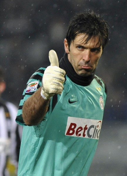 2-1！神换人：替补神兵助攻，罗马征服客场：5场4胜（2-1！妙手换人，替补献助攻，罗马客场凯旋：近5场4胜）