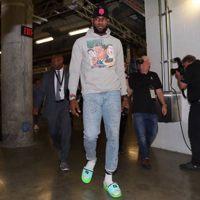 一个表情暴露全部情绪（一个神情道尽所有情绪）