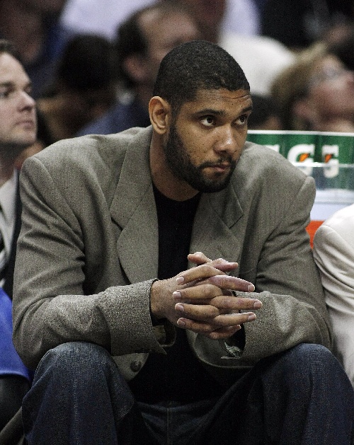 队记：抢篮板时杨瀚森被埃迪推来推去 他需要提升力量&护框&篮板（随队记者：杨瀚森与埃迪争篮板屡遭挤压，需加强力量、护筐及篮板能力）