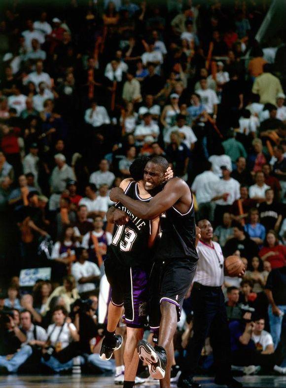 英超夺冠赔率更新：维拉冲至并列第三，阿森纳稳居第一（英超冠军赔率最新榜：阿森纳稳居榜首，维拉跃升至并列第三）