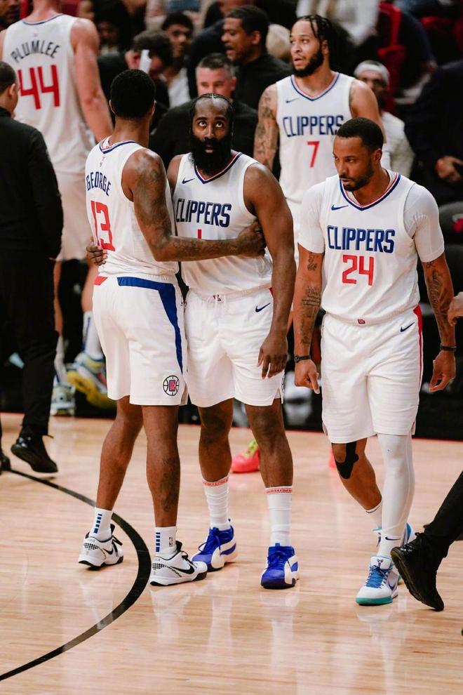 曼城与利物浦本轮积分榜争夺激烈（曼城与利物浦本轮积分榜之争白热化）